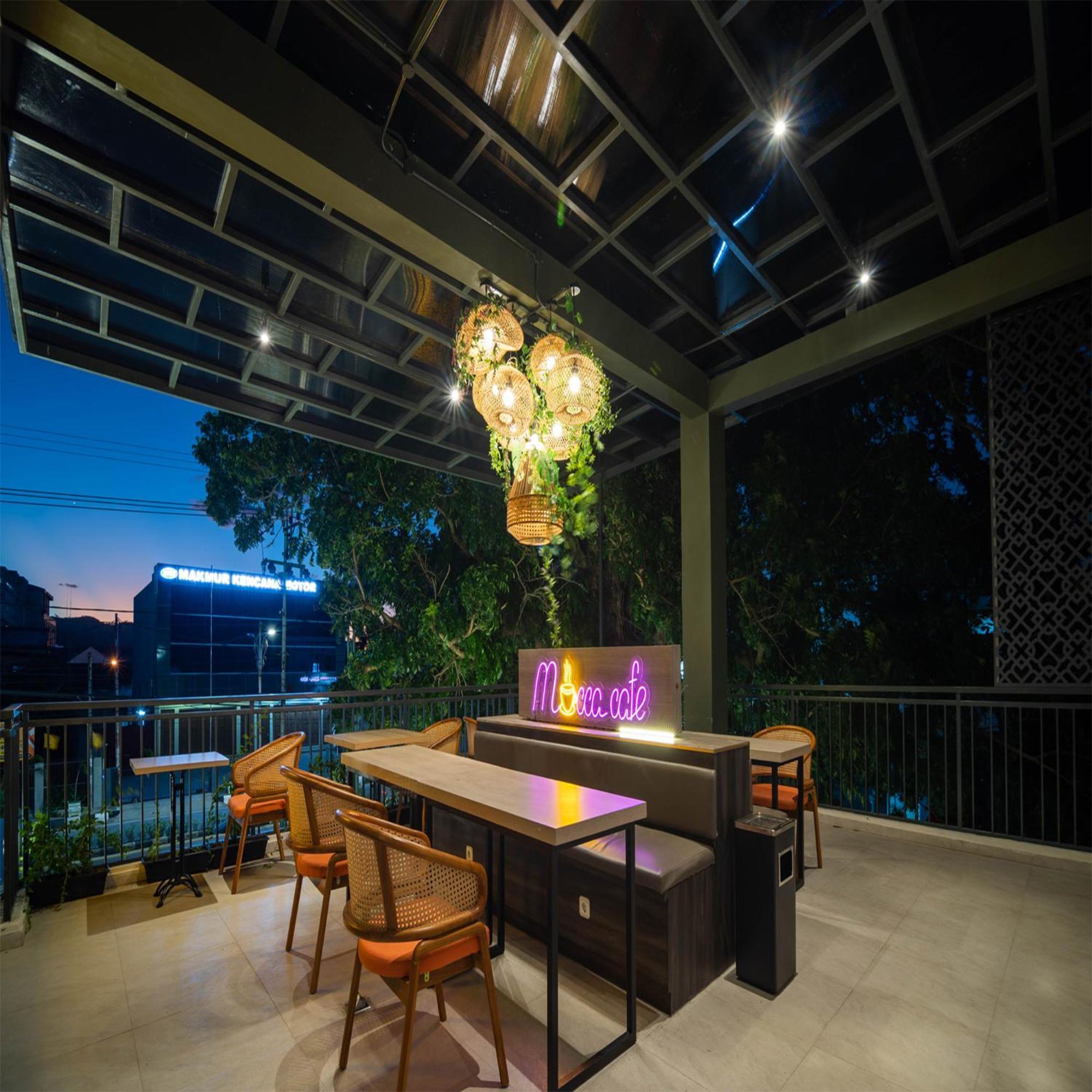 Yulia Hotel Managed By Hig Gorontalo Kültér fotó