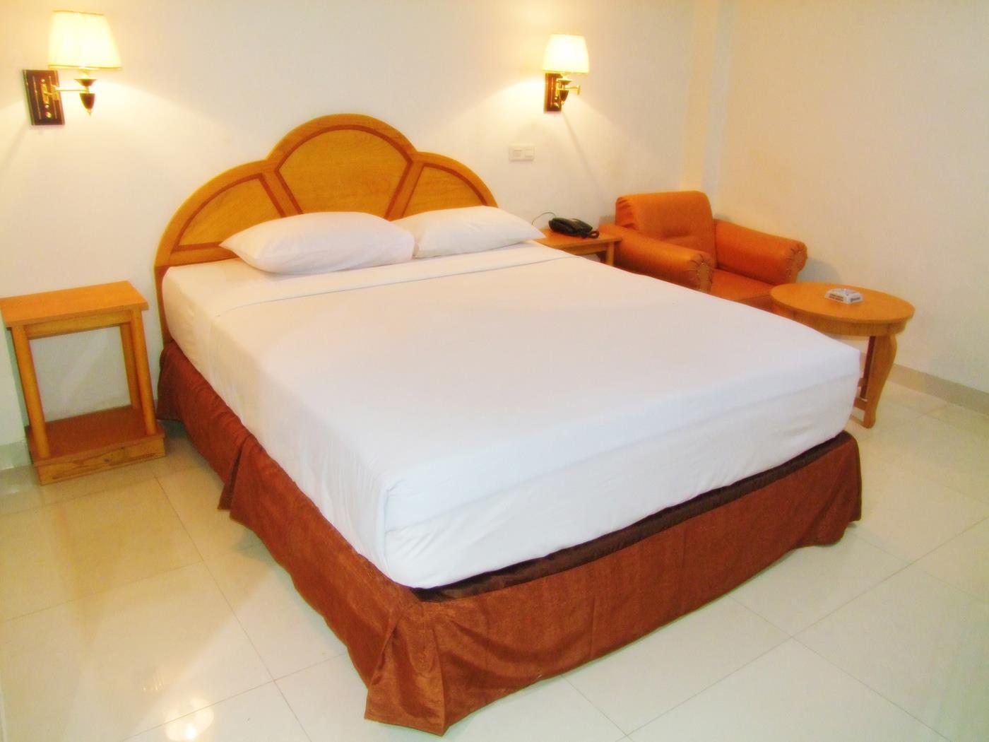 Yulia Hotel Managed By Hig Gorontalo Kültér fotó